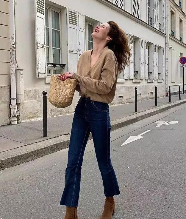 2021时尚秀场:开年时髦穿搭套路:“上短下长”,今天开始流行?