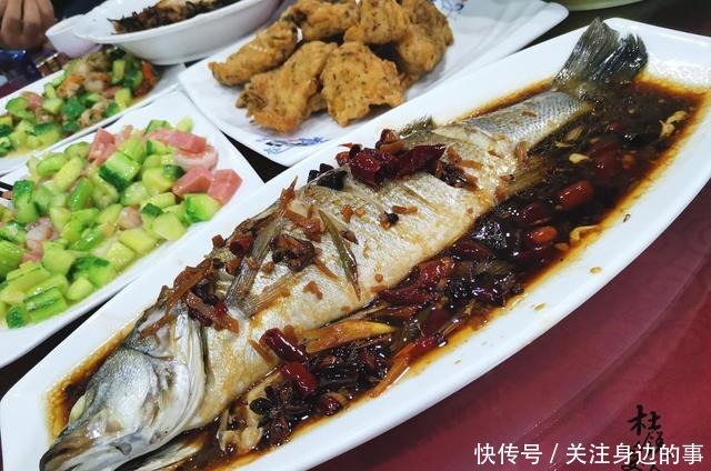 晒500一桌的农村宴席，网友这太实惠了，在城里至少1千！