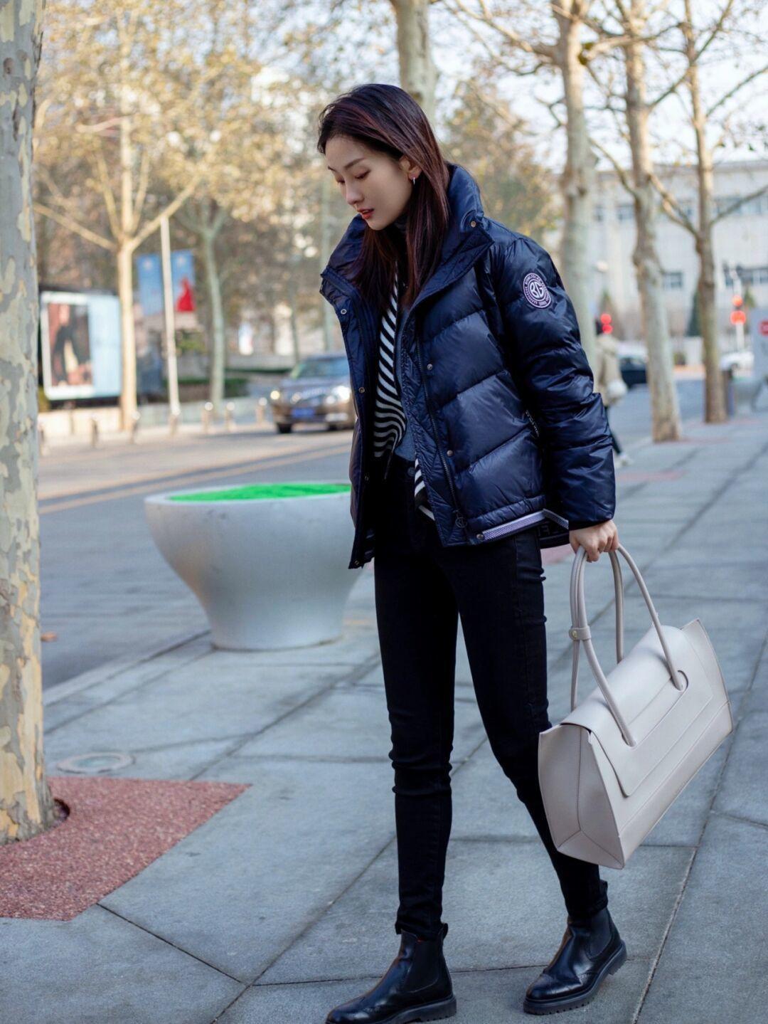 短款|谁说羽绒服显胖又显臃肿?学会这几种搭法,让你在冬天也能美美地