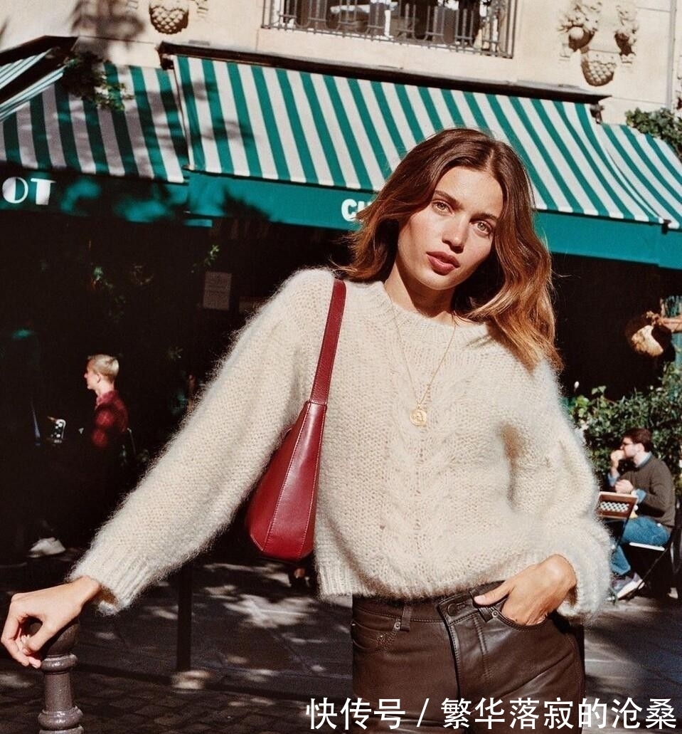 冬天 今年流行的腋下包冬天也能背,配毛衣大衣都好看,时髦还实用