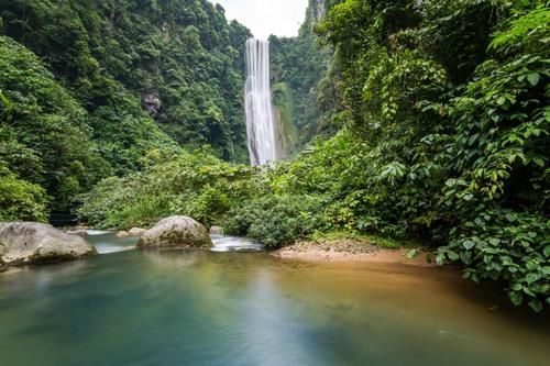 广西一处4A级峡谷风景区，犹如地球上一道美丽的伤痕