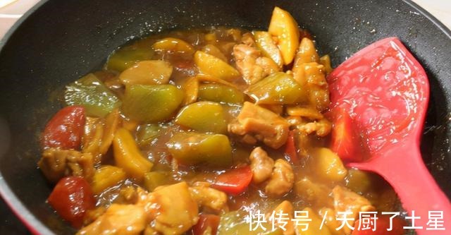 苹果|鸡腿营养丰富，搭配苹果一起炒，酸甜可口！