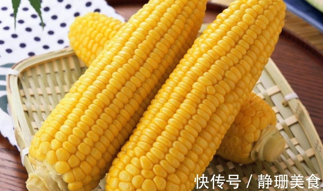 做法|玉米生着冻还是煮熟冻？这才是正确做法，放上一年都不干瘪很新鲜