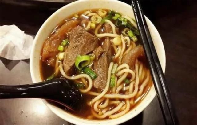 母子俩|母子俩点3碗面,刚出门,老板叹气这妈妈以后连养老院都没得住