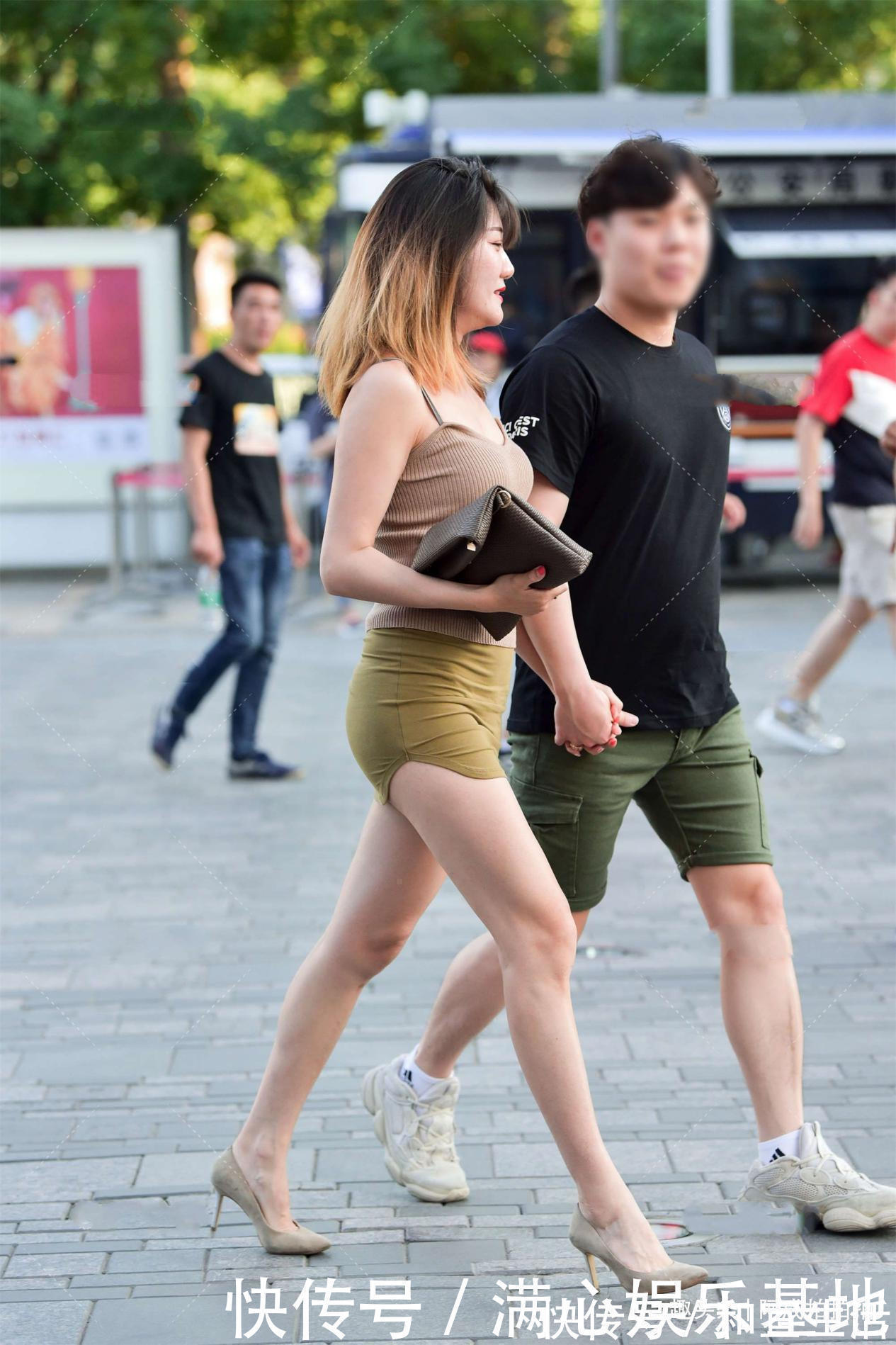 搭配|一步裙除了搭配出职业风外,还可以变得很休闲