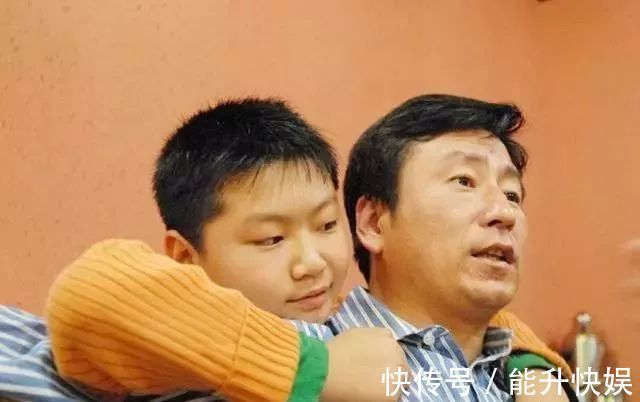 白岩松|白岩松培养出学霸儿子,他的育儿观走红让孩子吃3种苦,别心软