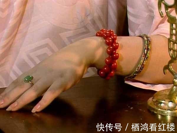 宝钗@古人认为麝香对女子有害,为什么宝钗收到红麝串就戴手上?