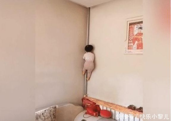 可宝|3岁萌娃调皮爬暖气管,动作矫健迅速,网友:少侠你尿不湿要掉了