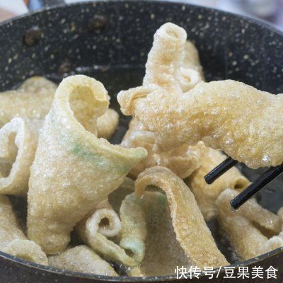 简单快手，下班回家也能做的炸猪皮