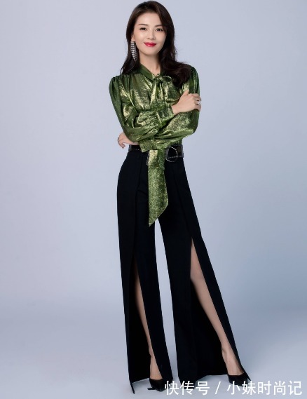 刘涛|刘涛美上央视,穿小西装配不规则长裙,展示女性优雅独立新气质