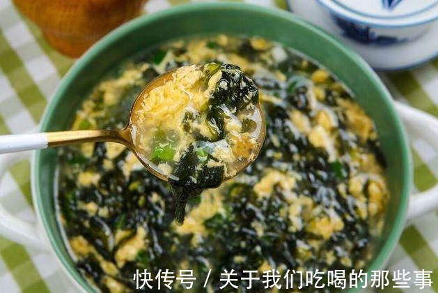 做紫菜鸡蛋汤,第一步不是煮紫菜,难怪不好喝!大厨教你正确做法