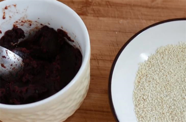 想吃红豆沙麻团不用出去买，详细做法告诉你，学会都可以摆摊了