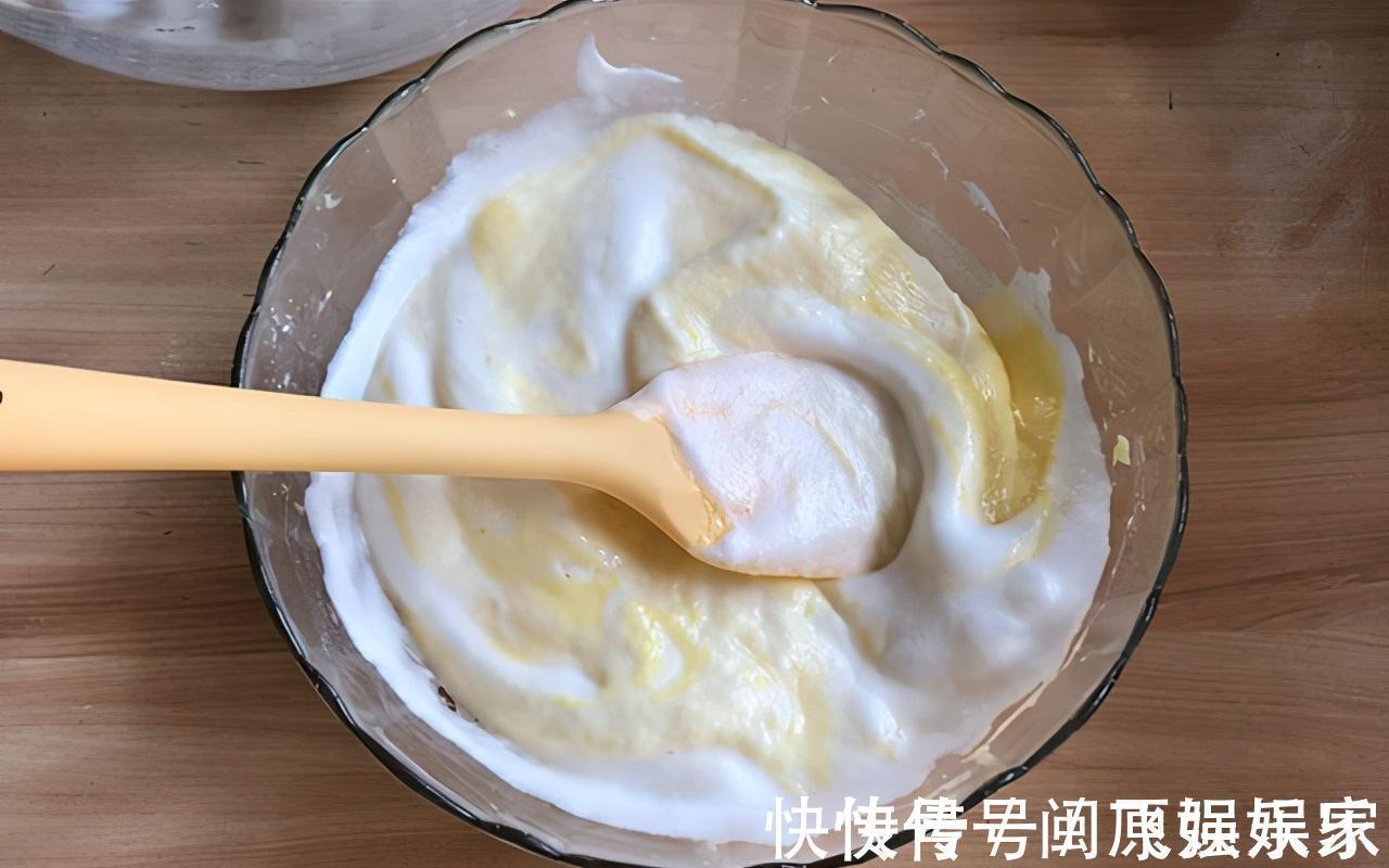 天凉早餐要营养,教你做酸奶蛋糕,柔软细腻,简单易做,无需烤箱