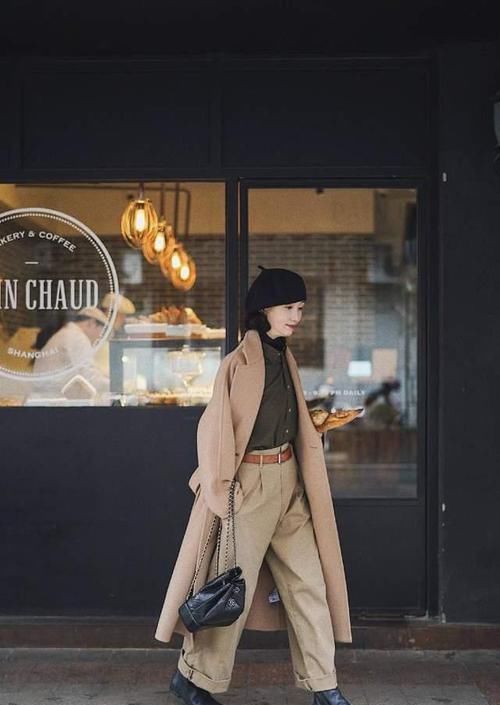 懂打扮的中年女人不显老！3种帽子的冬季搭配法，好看又不老气