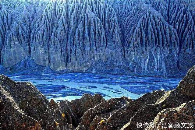 老年|在新疆伊犁杏花香雪里,等待杏花微雨中遇见你,从此一眼千年