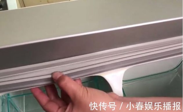 家里冰箱胶条发霉,别用水擦了!教你1招干净如新!