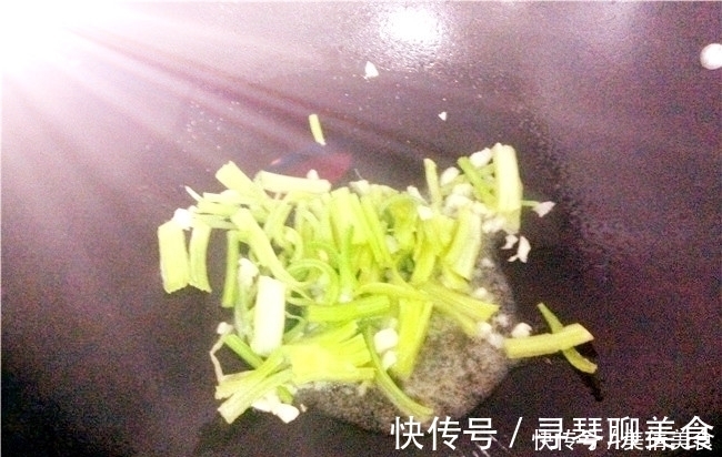 小葱|侄儿点名要吃鱼,用此方法烹调,简单又好吃,细嫩鲜香无腥气
