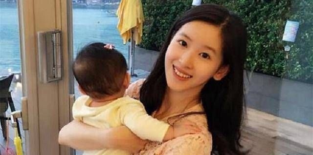 背部|别这样抱孩子了,伤了宝宝脊柱你还不知道,附不同月份的正确抱法