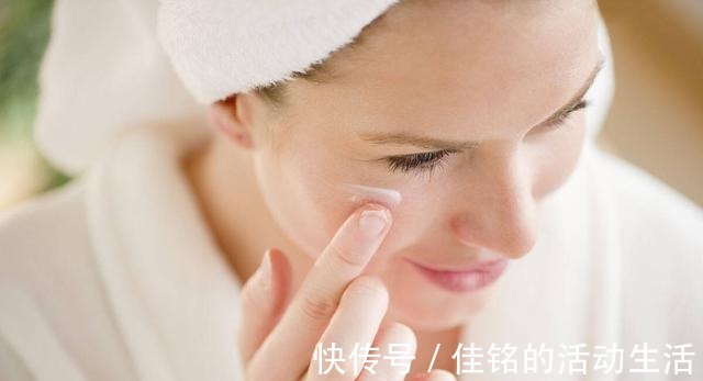 唇部 女人过了50岁,化妆品、护肤品不用买太多,日常有这几样就够了!