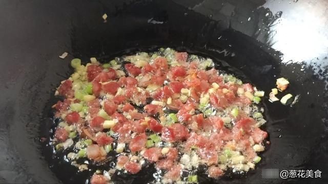 香菜梗|年夜饭用白菜做一个白菜福袋,寓意好还好吃,新年里讨一个好彩头
