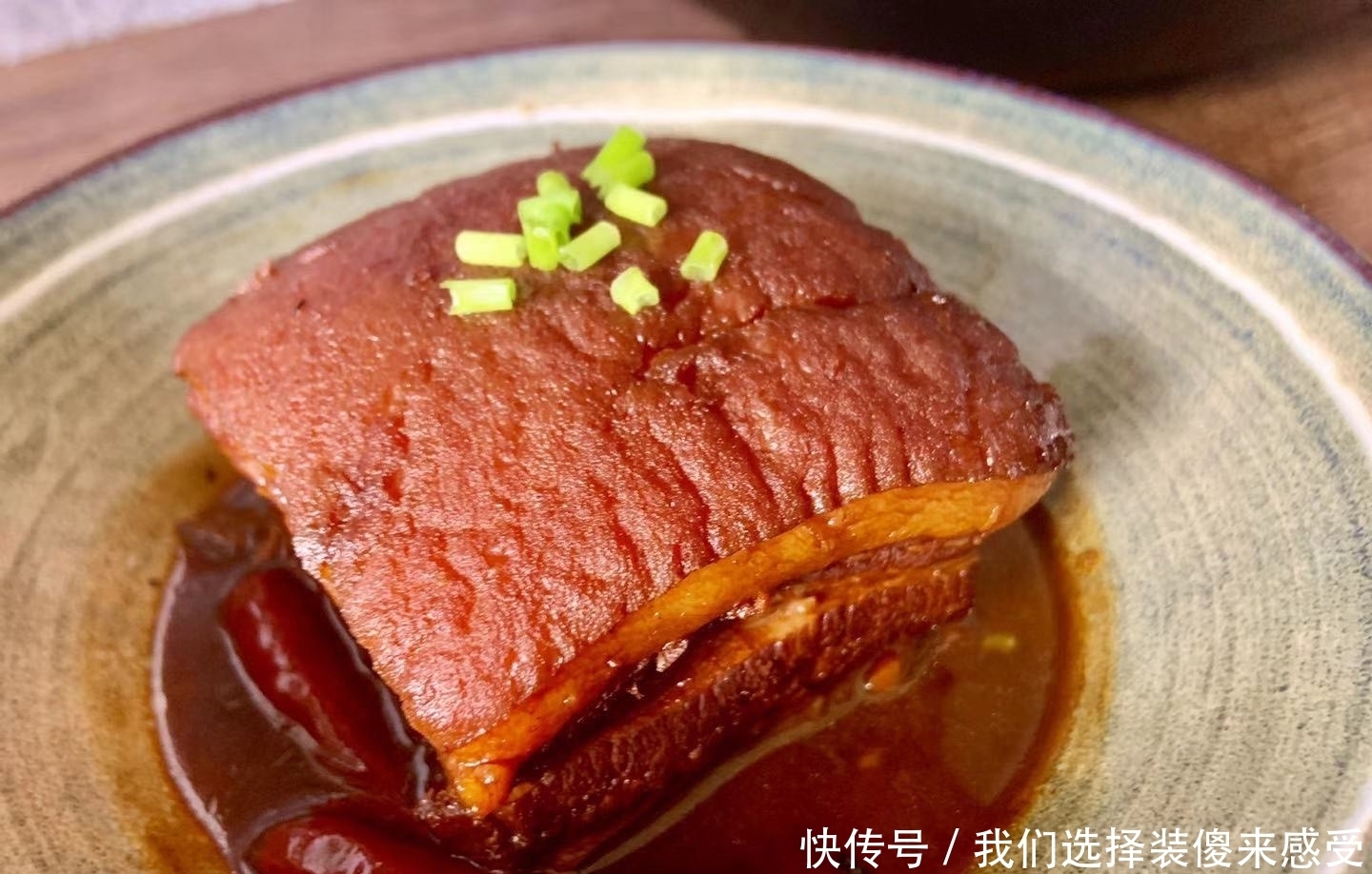 年夜饭菜单出炉,一家人10个热菜4个凉菜,个个是硬菜,喜庆吉祥