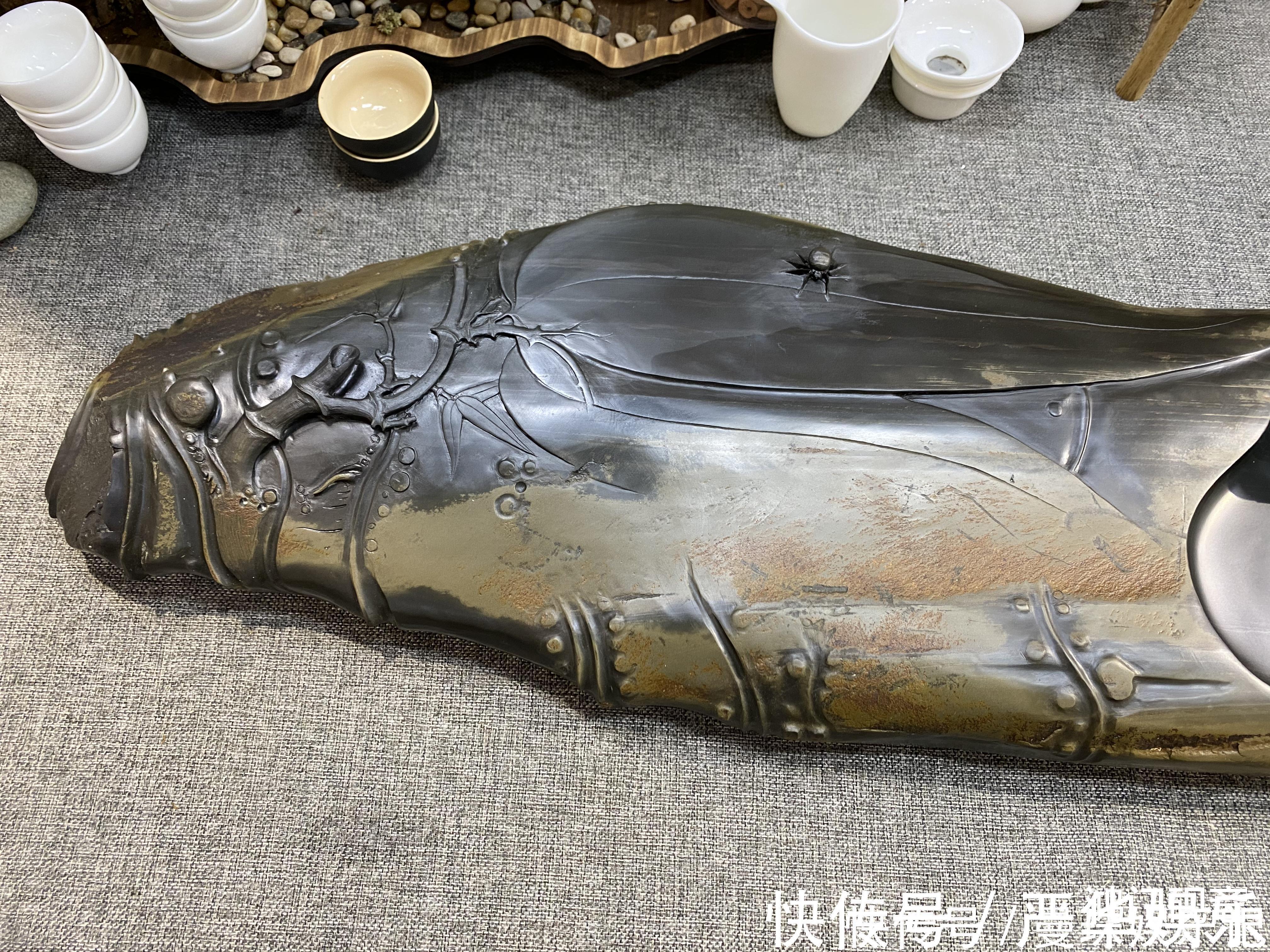 歙砚石!把石头雕成一根“竹子”,并把竹子做成排水茶盘,这作品太自然了