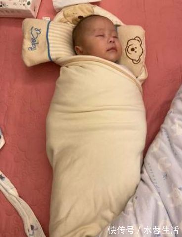 老人|奶奶任由2岁孩子吃油腻食物,竟然胖到40斤,宝妈:说了也不听