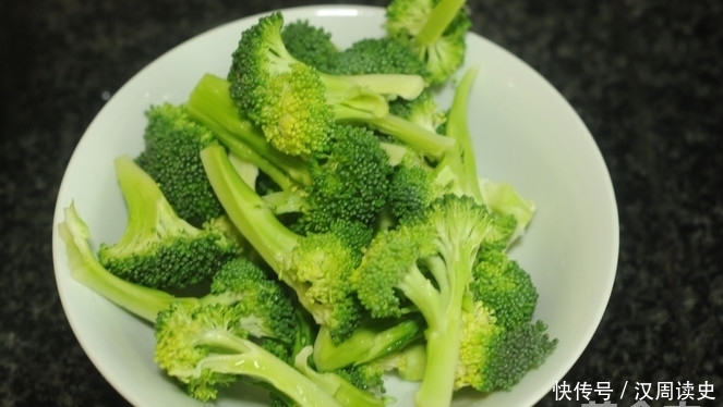 建议中年女性:上了年纪要常吃这菜,营养不比牛奶差,身体好