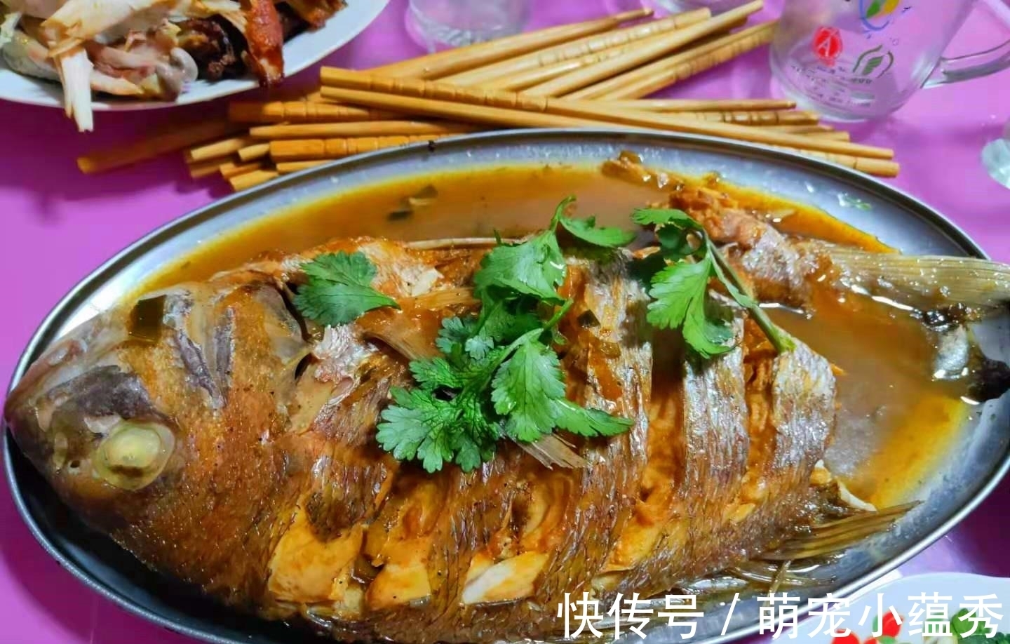 不管炖啥鱼,都别用料酒和醋去腥,教你正确做法,鱼肉鲜香不腥气