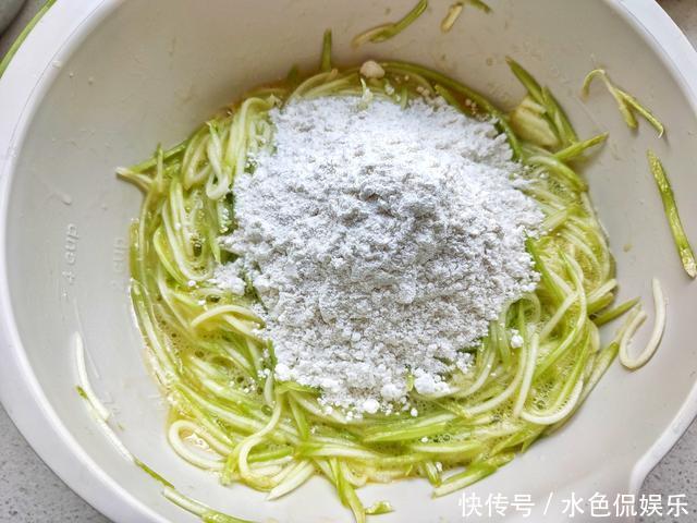 早餐|我家最受欢迎的早餐饼,手不沾面,十分钟就上桌,营养搭配太美味