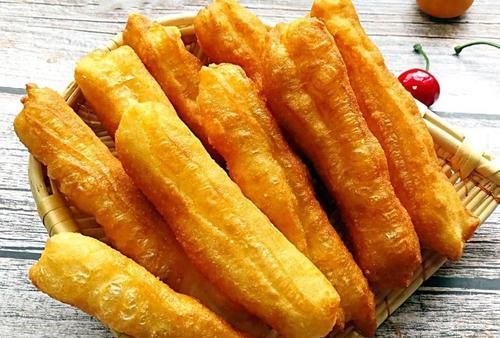 教你自制安心油条，掌握3点，不加任何膨松剂，油条照样蓬松酥脆