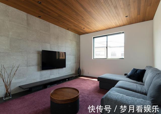 下雨天|顶楼复式,楼梯装家里占面积又碍事,不如把楼梯口封了挪到露台上