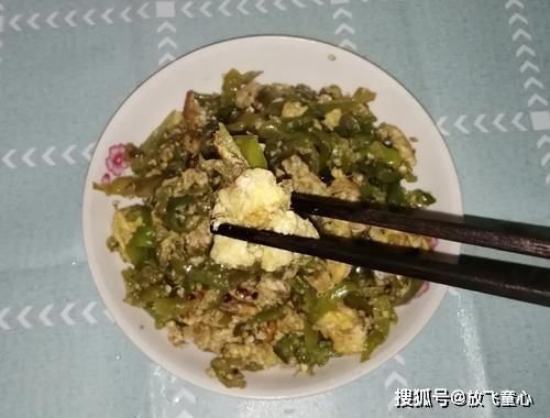 营养|掌握这三个技巧,做出的青椒炒鸡蛋,鲜嫩美味,营养好吃更下饭