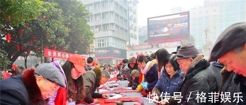 富绅#火葬场出一上联:“早来晚来早晚得来”,下联一出,让人很不舒服