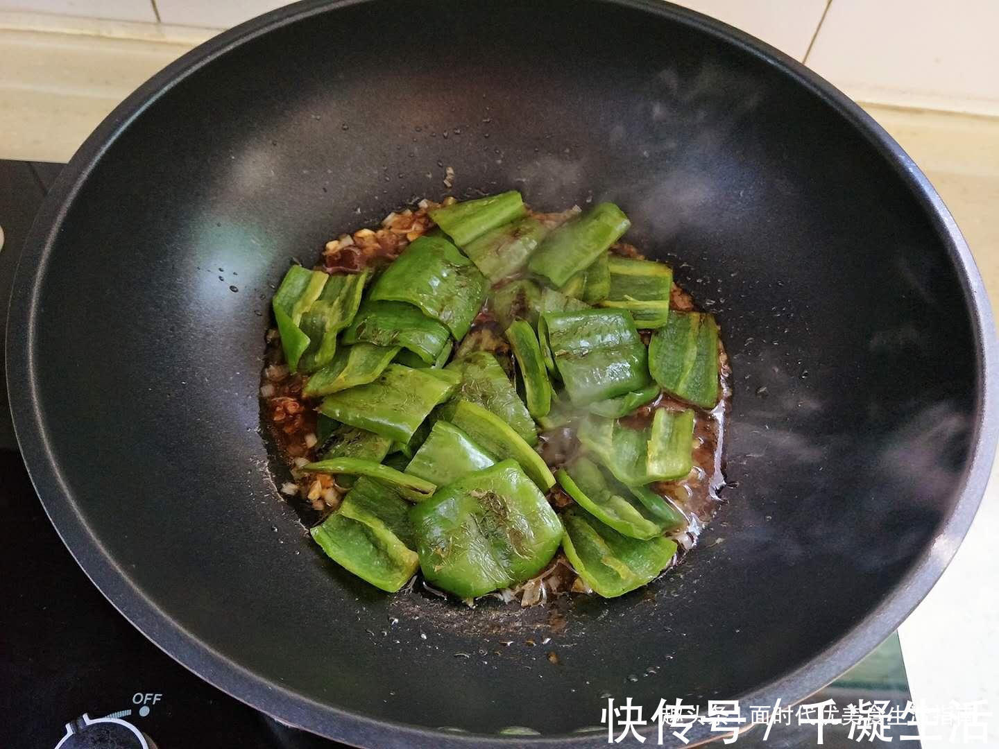 翻炒均匀|这菜是天然的减肥食材,多吃也不长肉,关键还能杀菌防感冒!
