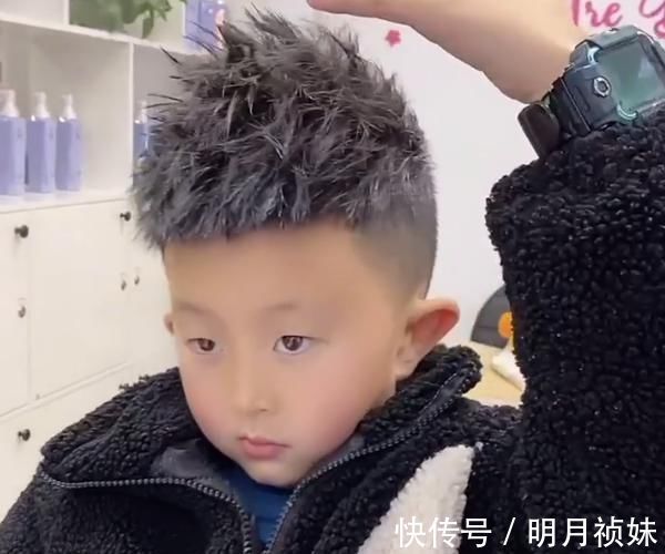 小学生|小学生自己设计了款社会人发型,最后居然让人另眼相看,女生:确实有点小帅