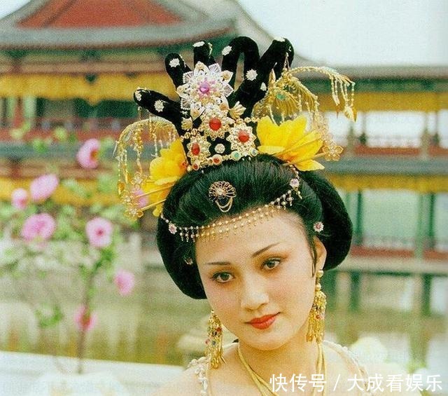 牡丹花|“人间牡丹花”林芳兵增肥50斤，神还原140斤丰腴美杨贵妃