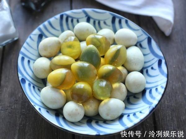 安心|皮蛋别再买了,教你自己腌,滚一滚两天就做好,无添加吃着更安心
