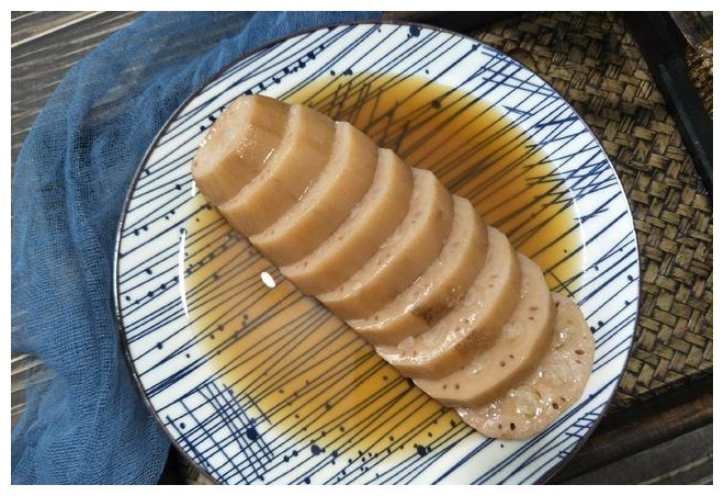 莲藕别总炒着吃了,教你做成红糖糯米藕,软糯鲜香,全家爱吃