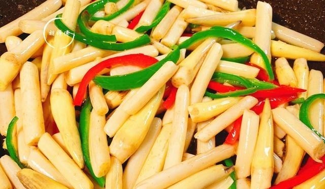 这蔬菜是“清肺高手”,我家一周吃2次,润肺特别好,现在正当季