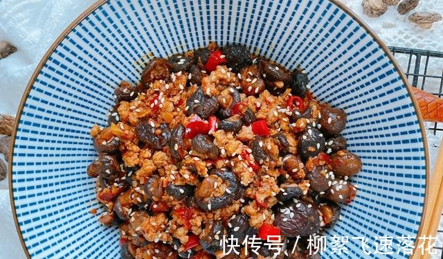 3分钟教你香菇最好吃的做法,爽滑软糯鲜香美味,下饭配面都不错!