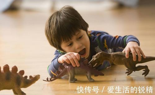 慢惊风|宝宝“特别表现”自己,这是生长规律吗?