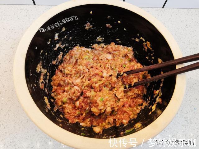 猪肉馅|梅干菜猪肉馅的大包子,刚出锅我能吃掉仨,用这面粉做次次都成功