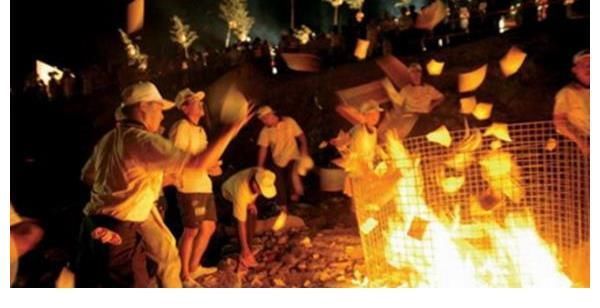 纸钱&人死后为何要烧纸?流传上千年的文化,真的只是迷信吗?