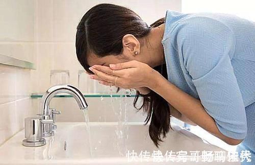 黑眼圈|每晚睡觉前，吃一粒维生素E的人，最后会怎样？4个好处不请自来