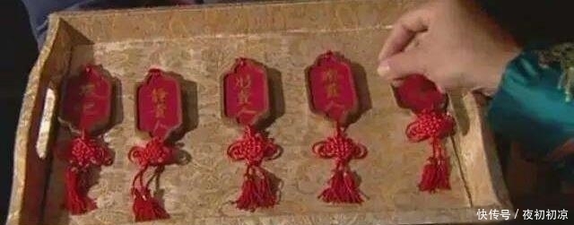 被子|为何清代妃子都被包在被子里抬进皇帝寝宫的？原因很简单