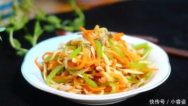 青椒|胡萝卜这样做,色香味全,营养丰富,简单炒一炒,5分钟就搞定