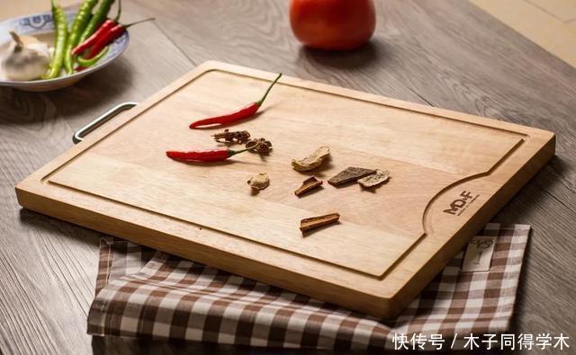 砧板|厨房油渍太多难清洁，简单一招，油污轻松擦干净，省时省力
