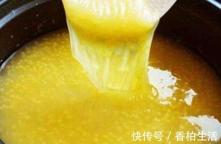 米油|煮小米粥,别直接冷水下锅煮!教你2招,米粥粘稠浓郁,米油厚厚