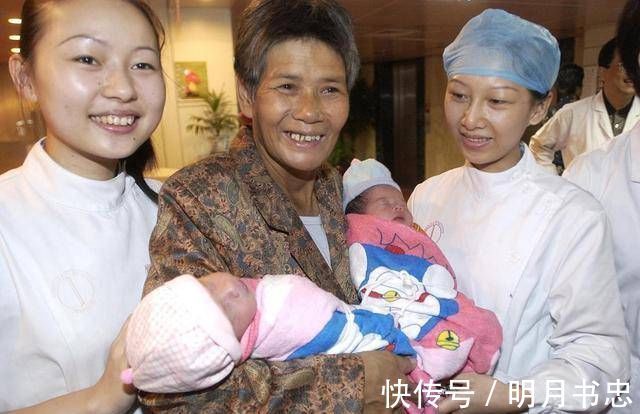 二孩儿|50岁妈妈和女儿同时怀孕,妈妈积极保胎,孕36周生下一名男婴